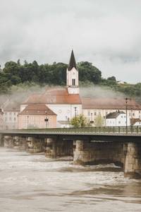 Passauer Marienbrücke über den Inn ©Tim Kurzweg
